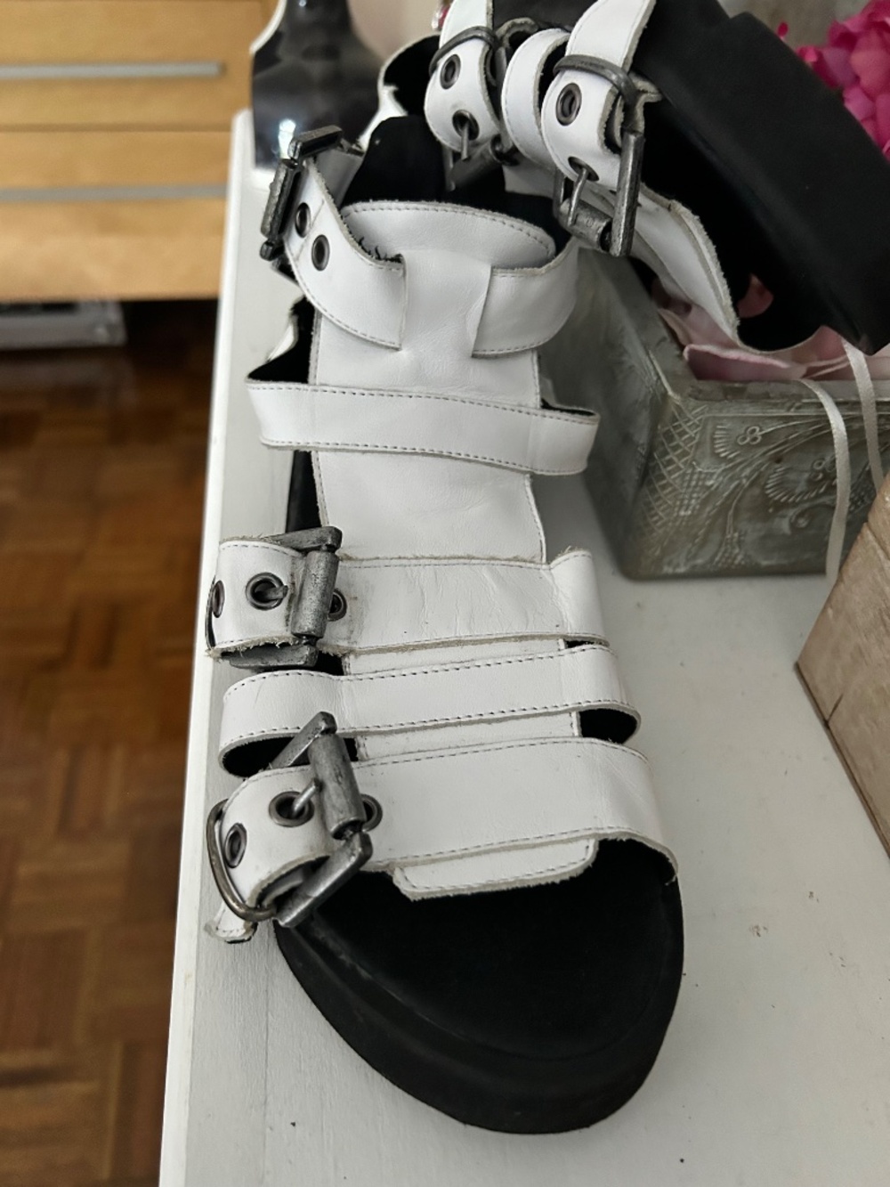 MADE IN ITALY Leather white sandals  W 10. NEW